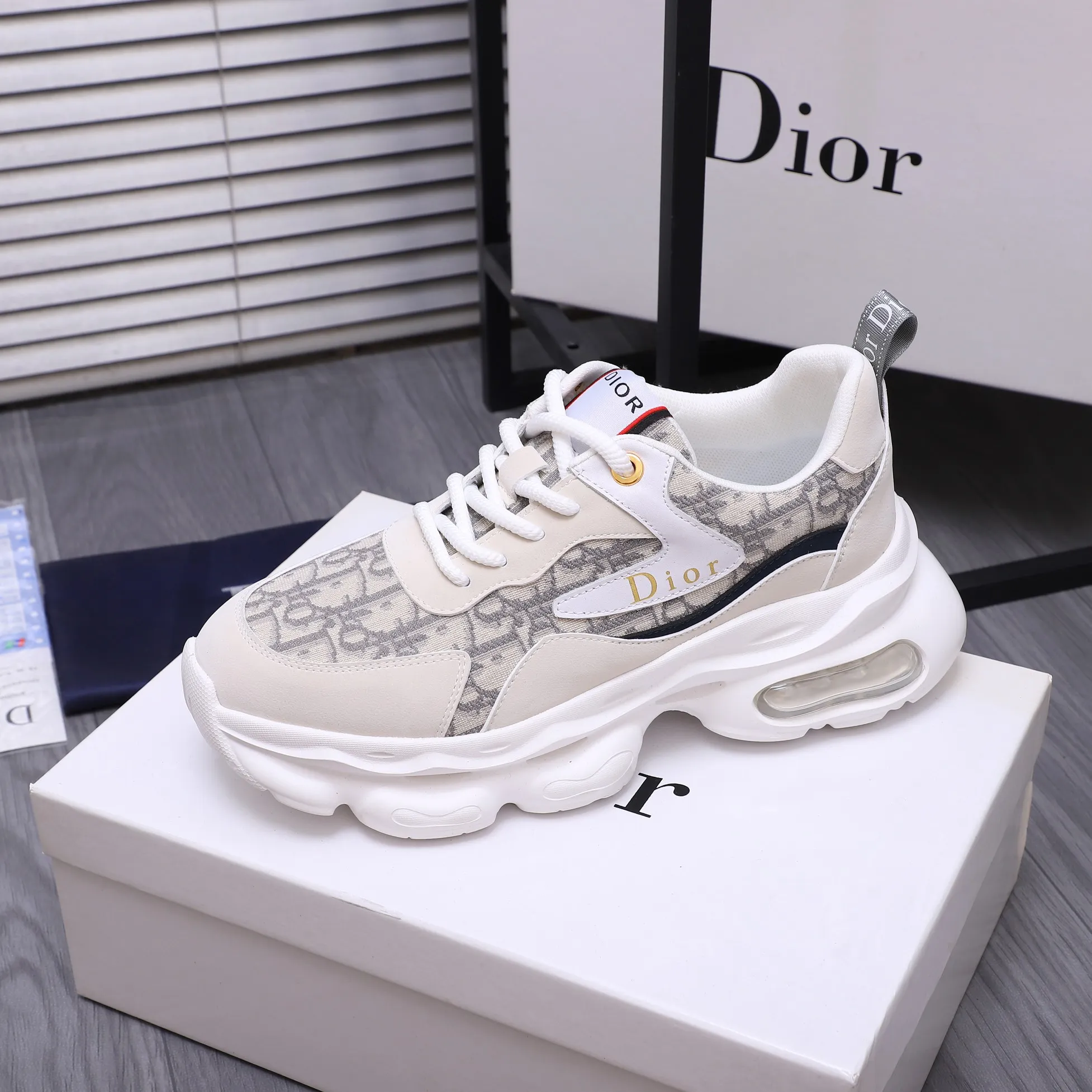 Men's shoes 💰p460 Product trademark: Dior "Dior" casual lace-up men's shoes Regular size: 38-44 Product materials: Selected classic woven pattern stitching cowhide upper, breathable mesh lining, cowhide insole, rubber outsole